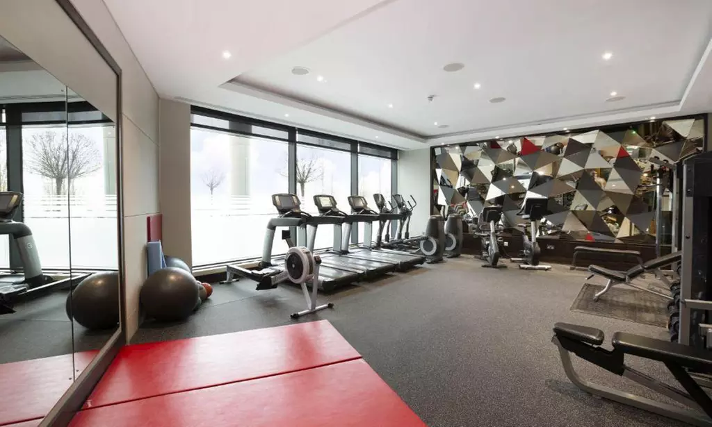 Surrey: Trackside 4* Spa break with Breakfast, Dinner, Prosecco