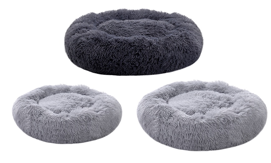 Image 1: Plush Donut-Shaped Dog Bed