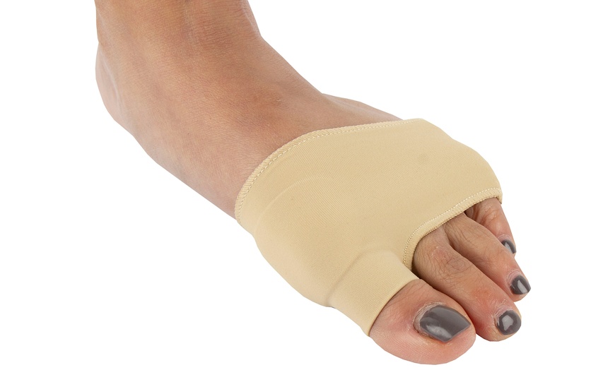 Image 3: Gel-Lined Bunion Sleeve