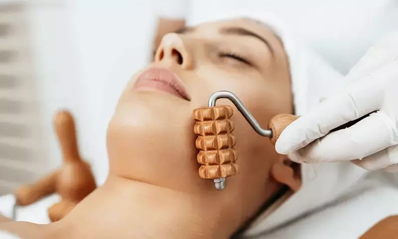 Limpieza facial con peeling enzimático, maderoterapia o metaloterapia, y opción a radiofrecuencia; ahorra al 75% - Primary Image