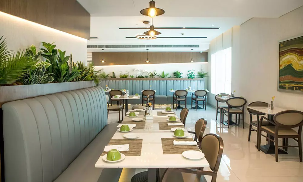 5* Lunch or Dinner Buffet with Pool and Hot Tub Access