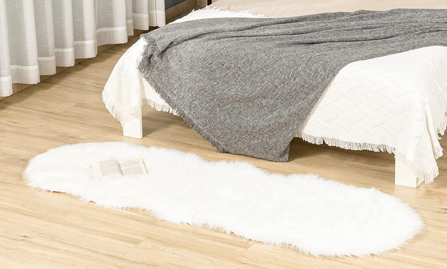 Image 1: HomCom Fluffy White Rug