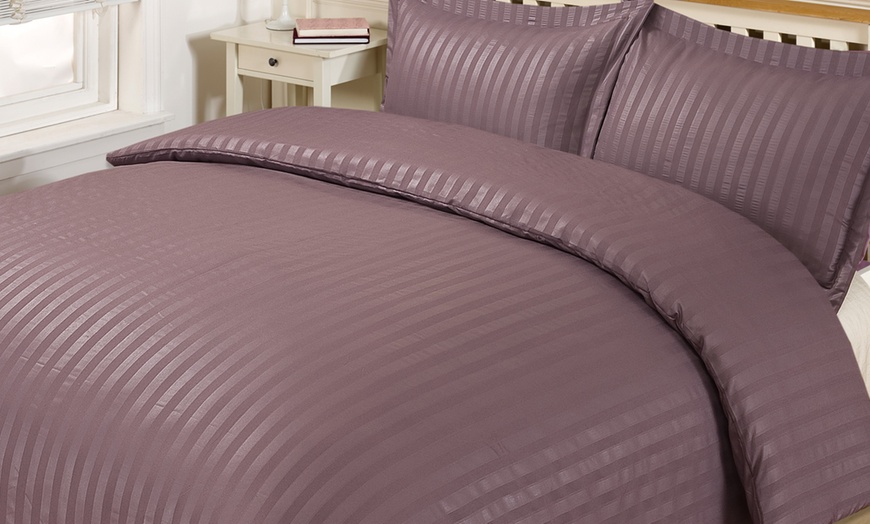 Image 2: Striped Satin Duvet Cover Set