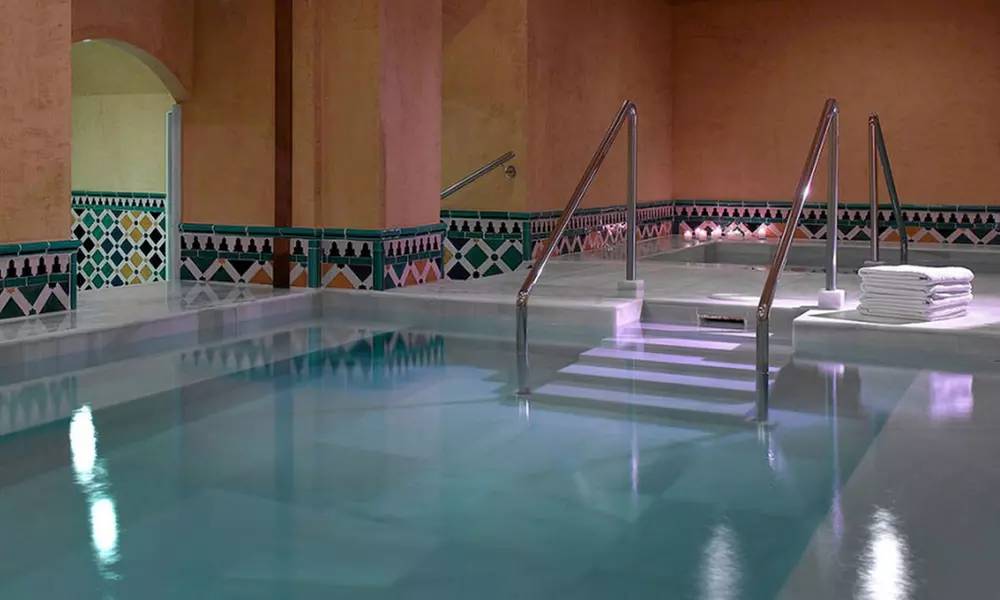 Evoca los sentidos con un circuito de spa para 2 en baños árabes