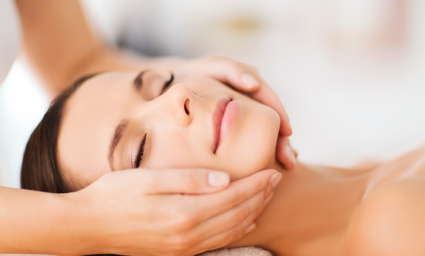 Image 8: Hollywood peeling con mascarilla de carbón activo y láser