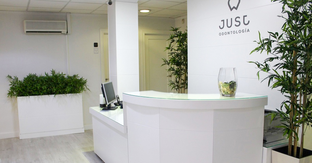 Sesión de limpieza bucal con revisión y pulido en Valencia