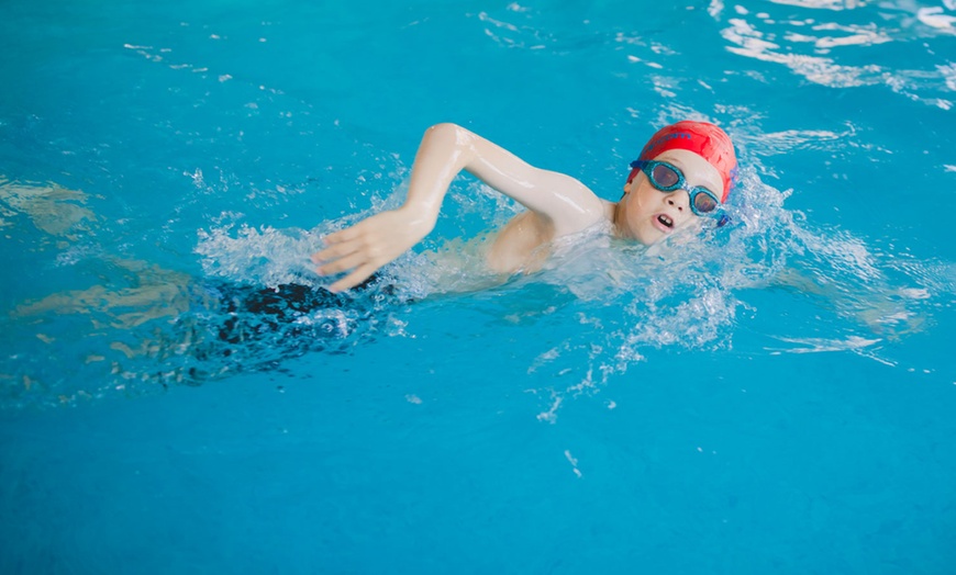 Image 2: One-Hour Swimming Class