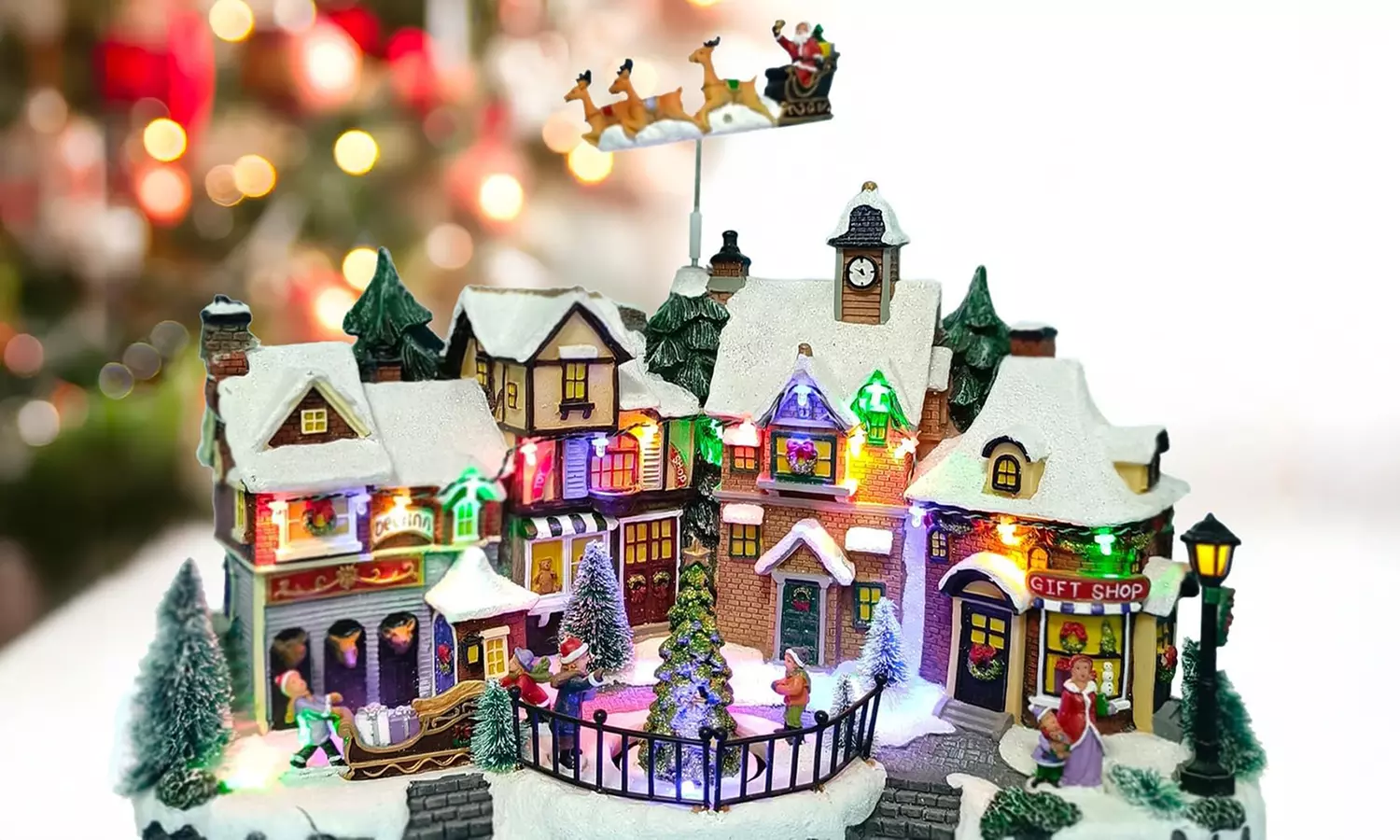 Weihnachtliche Szene mit Musik und Beleuchtung