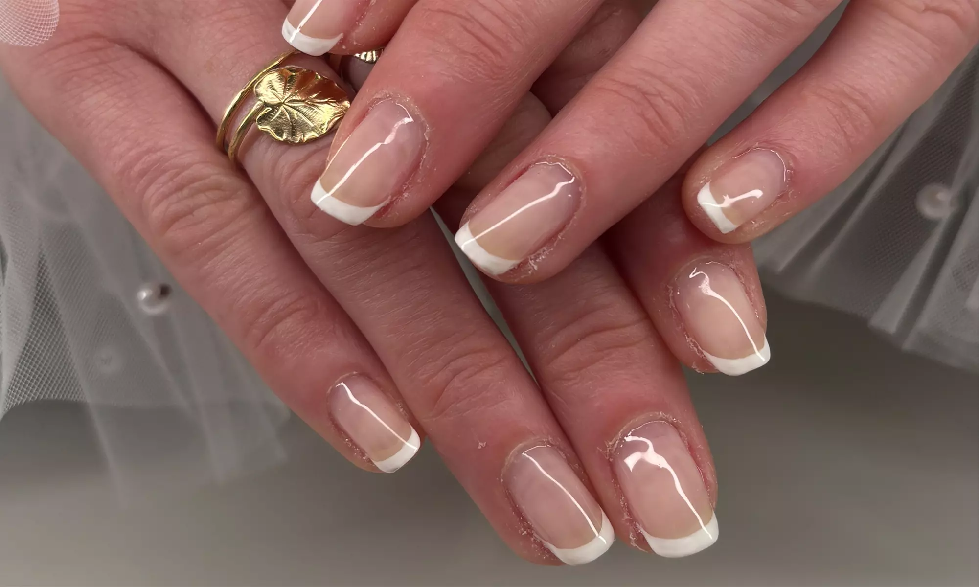 Mise en beauté des mains : gainage, gel et semi-permanent