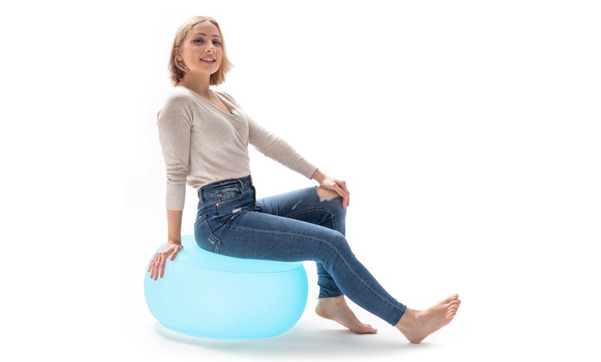 Image 2: Pouf gonflable Innovagoods avec éclairage LED