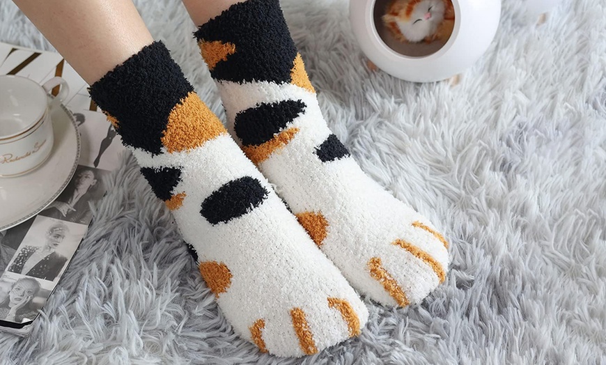 Image 2: Paire de chaussettes griffes de chat