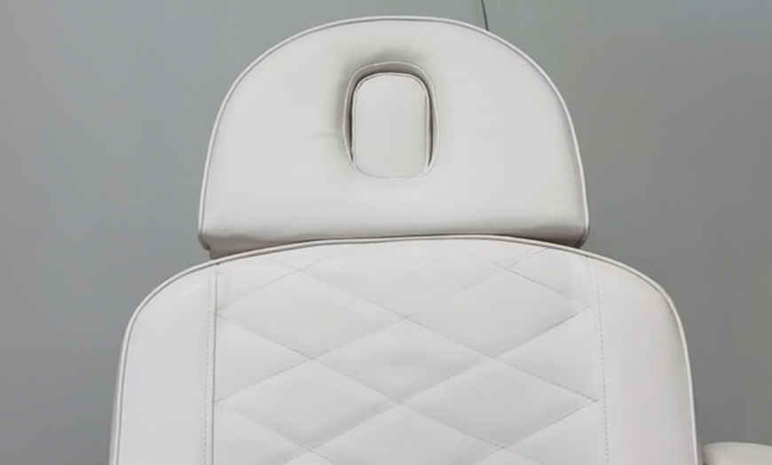 Image 8: Rejuvenate Your Look with 20 or 40 Units of Juveau