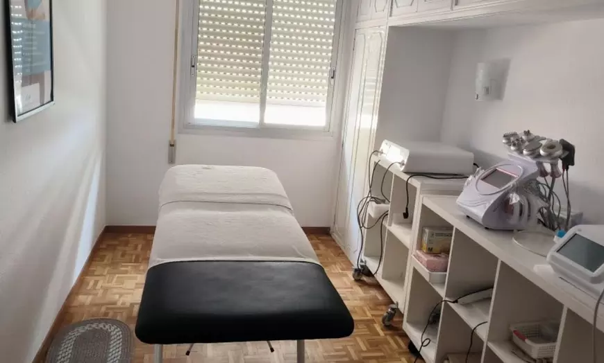 Image 2: 3 o 6 sesiones de cavitación, presoterapia, lipoláser y masaje 