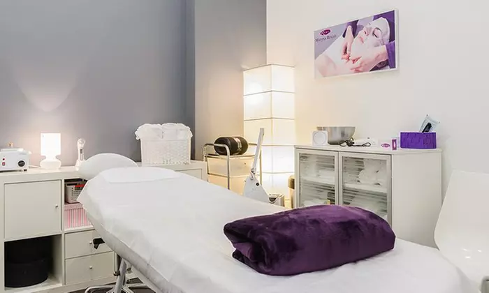 1 o 3 sesiones faciales con ácido hialurónico, ionización y masaje facial desde 24,95 € en Estética Rame - Primary Image