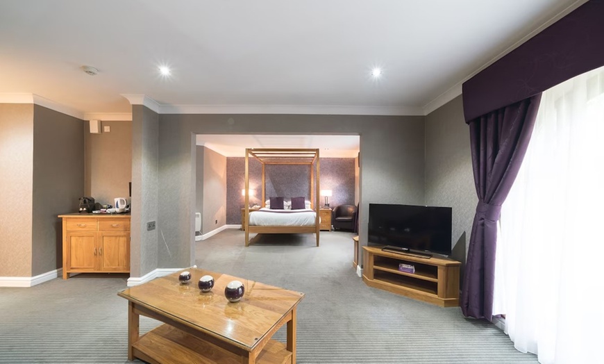 Image 9: Widnes: Standard Double Room for Two with Breakfast and Drink