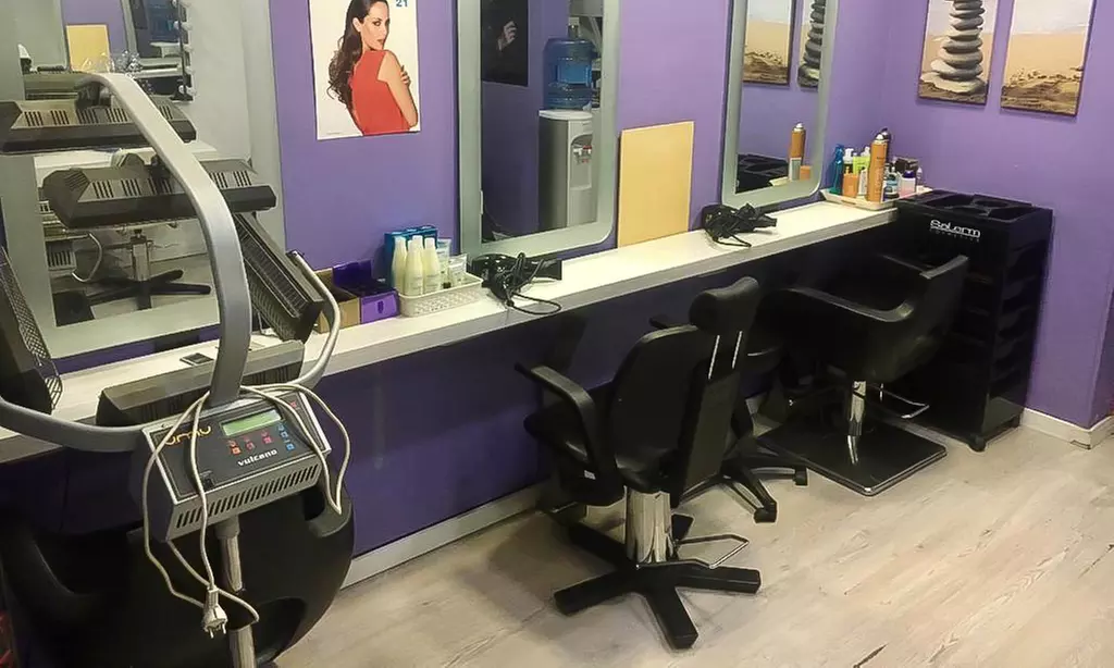 Sesión de peluquería con tinte o mechas en Cristina Peluquería