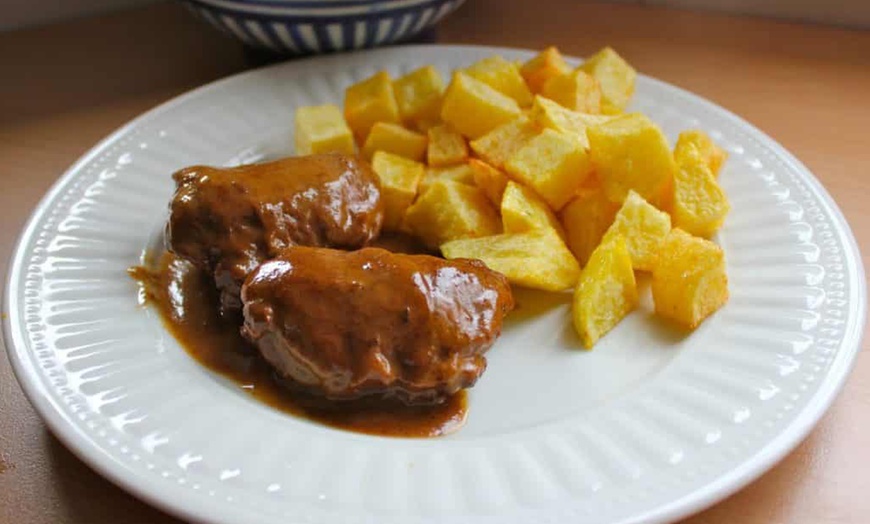 Image 9: Menú de comida tradicional española con bebida y postre para 2 o 4