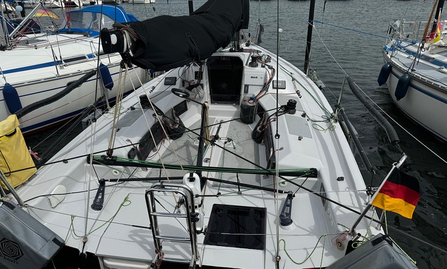 Image 6: Unvergesslicher Segeltag: Daycharter inkl. Skipper für 1 - 4 Personen