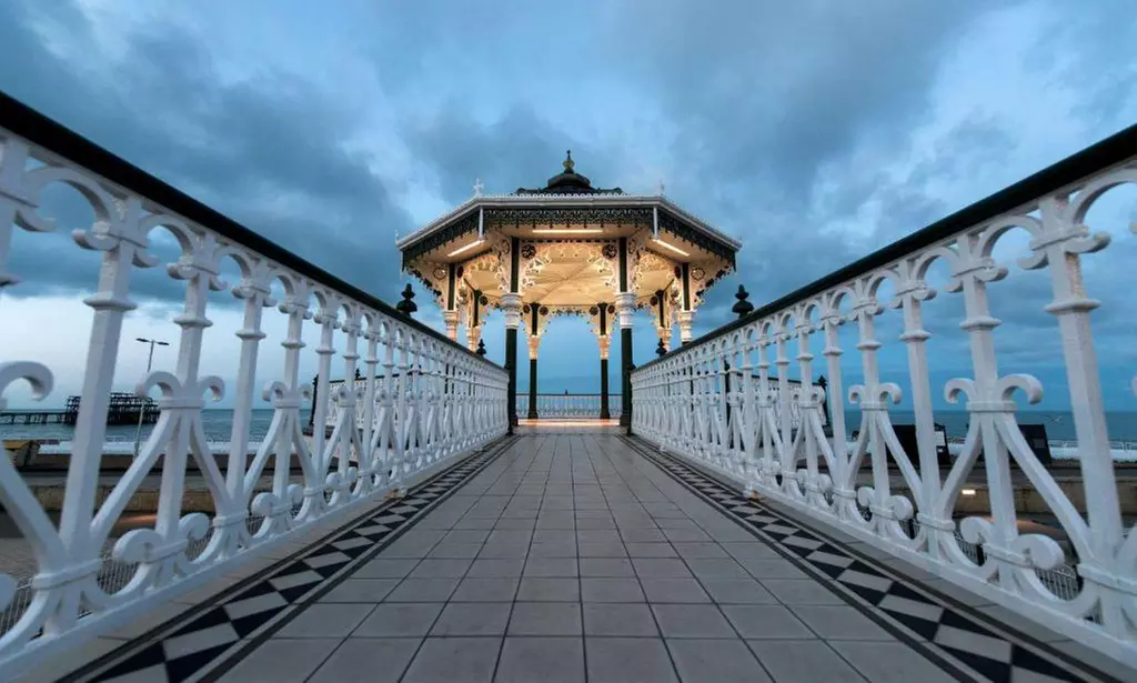 Brighton and Hove: Deluxe Double with Breakfast and Dinner