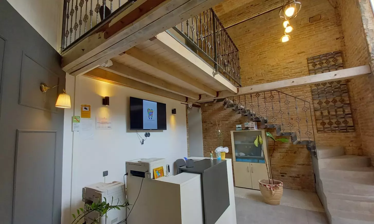 Limpieza bucal con ultrasonidos, revisión y pulido