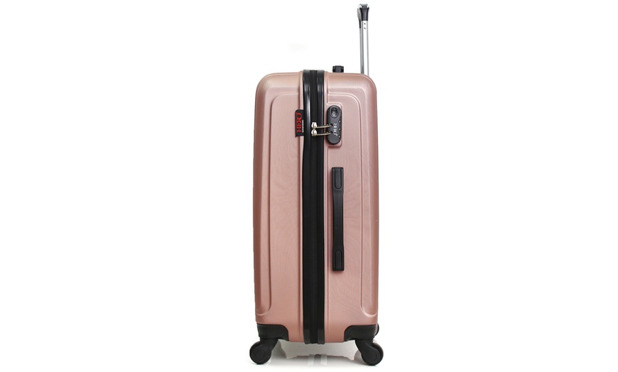 Image 19: Three-Piece Hero Luggage Set