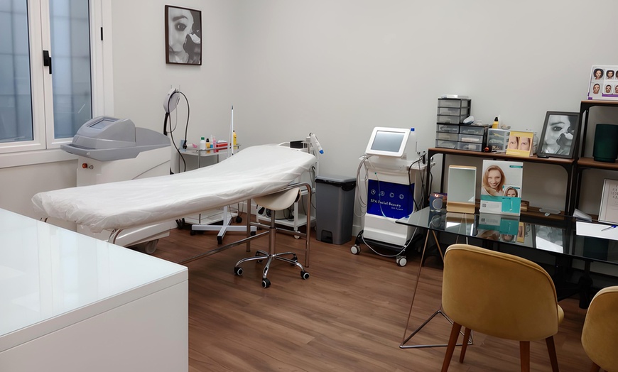 Image 2: 3 o 6 sesiones de eliminación de tatuajes con láser 