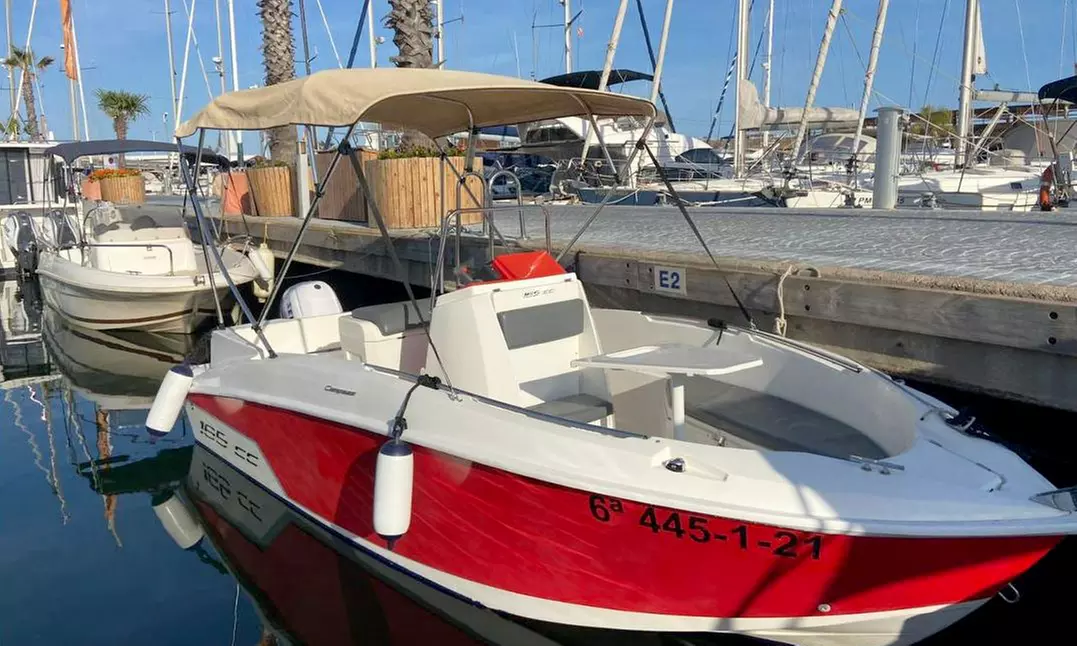 Alquiler de embarcación sin licencia para 6 personas hasta 8 horas