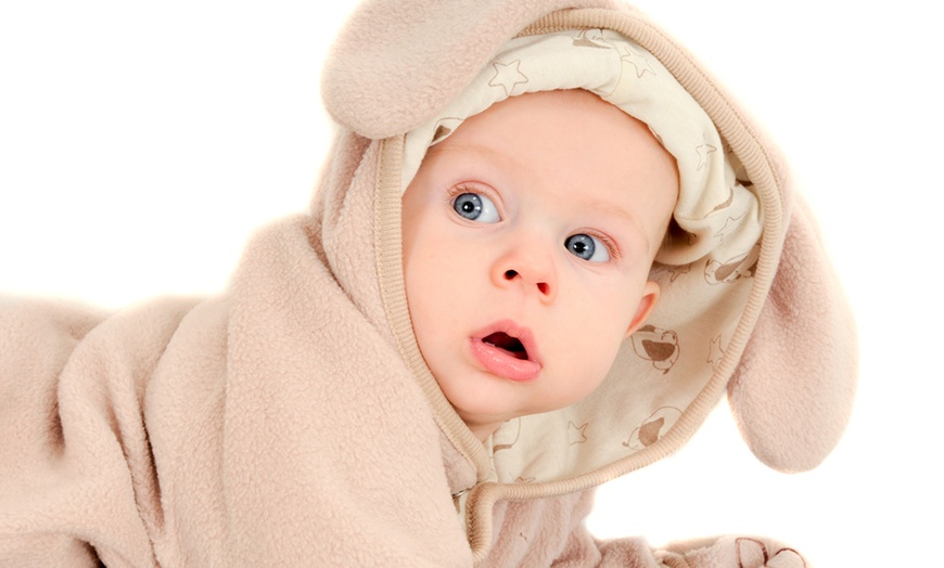 Image 4: Newborn Photoshoot With Prints