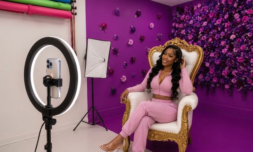 Image 3: 30, 60 or 90 Min Studio Selfie & Content Creation Experience