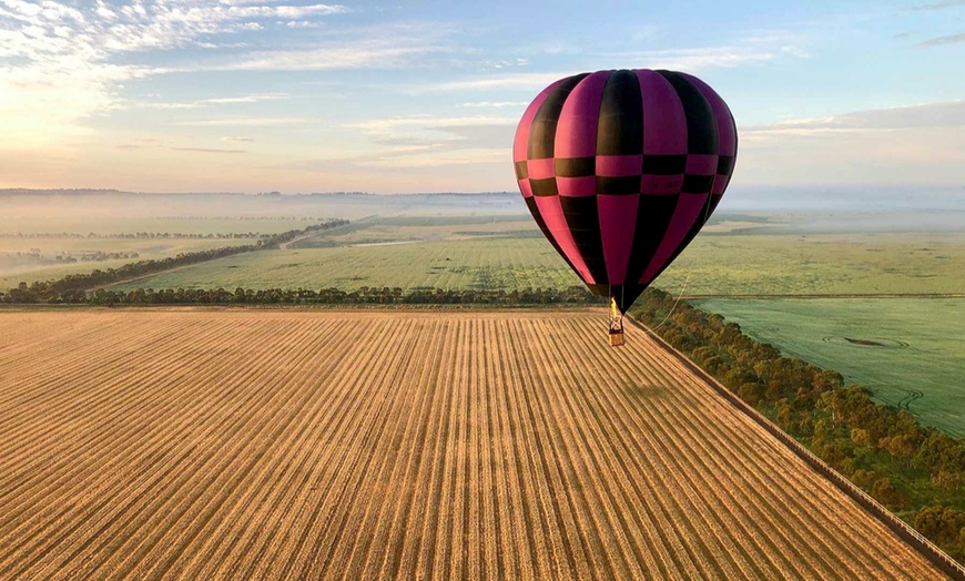 Image 2: Geelong Midweek Sunrise Hot Air Balloon Flight w/ Breakfast for 1 or 2