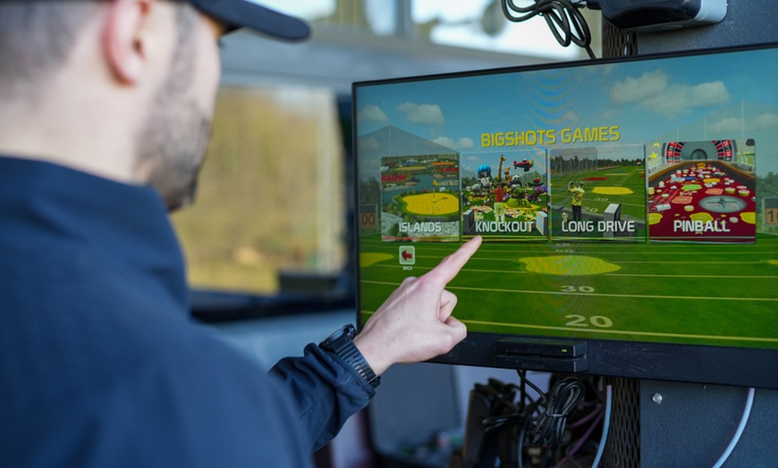 Image 10: Interactive golf games and iconic virtual courses for all skill levels