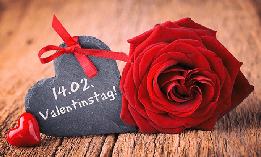 Image 1: Romantischer Valentinstag mit Menü & Live Musik: 2 Tickets am 14.02.25