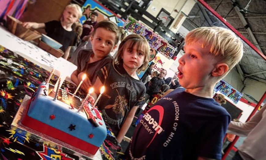 Image 2: Indoor Freerunning Kids Party