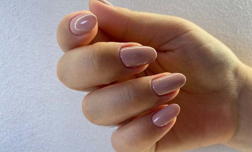 Image 4: Manicure i pedicure hybrydowy i więcej opcji w nowym salonie