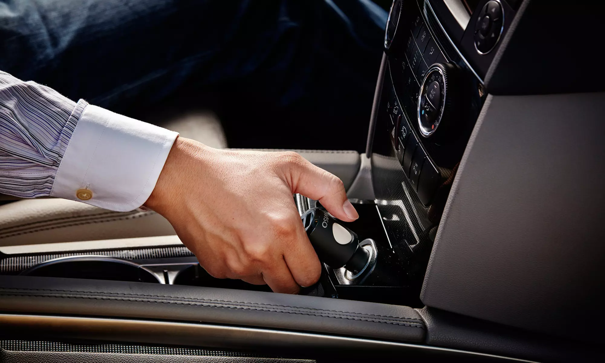 Geko PanicSafe Emergency Locator with Fast Car Charger - Primary Image