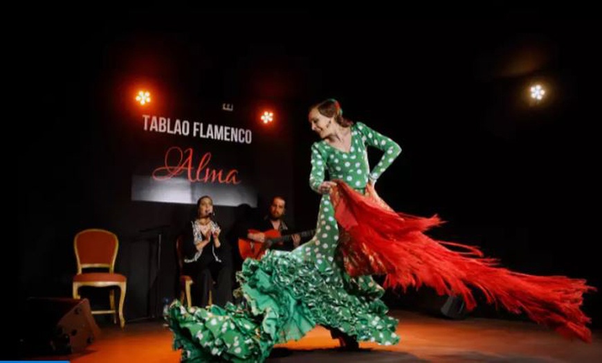 Image 5: Espectáculo flamenco con bebida o cena para dos personas