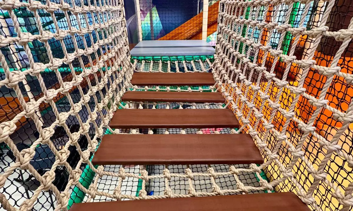 Eintritt für 1-2 Erwachsene & 1-2 Kinder mit Slush-Eis & Pangea Becher