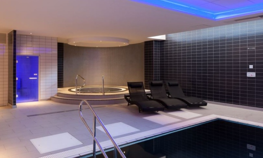 Image 3: Spa Access with Drink