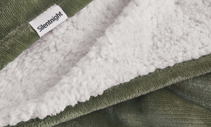 Image 7: Silentnight Snugsie Supersize Sherpa Blanket