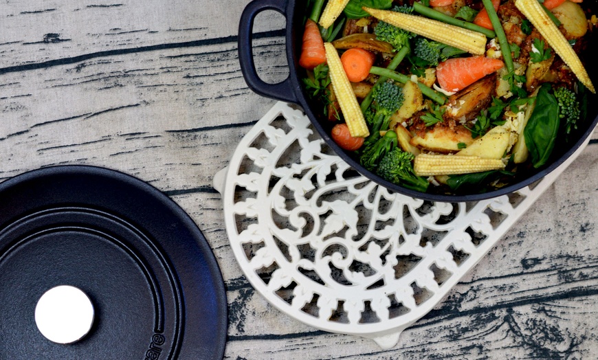 Image 5: Cast Iron Enamelled Casserole Dish