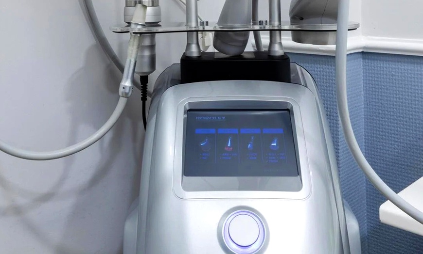 Image 5: 1, 2 o 4 sesiones de radiofrecuencia facial con higiene suave