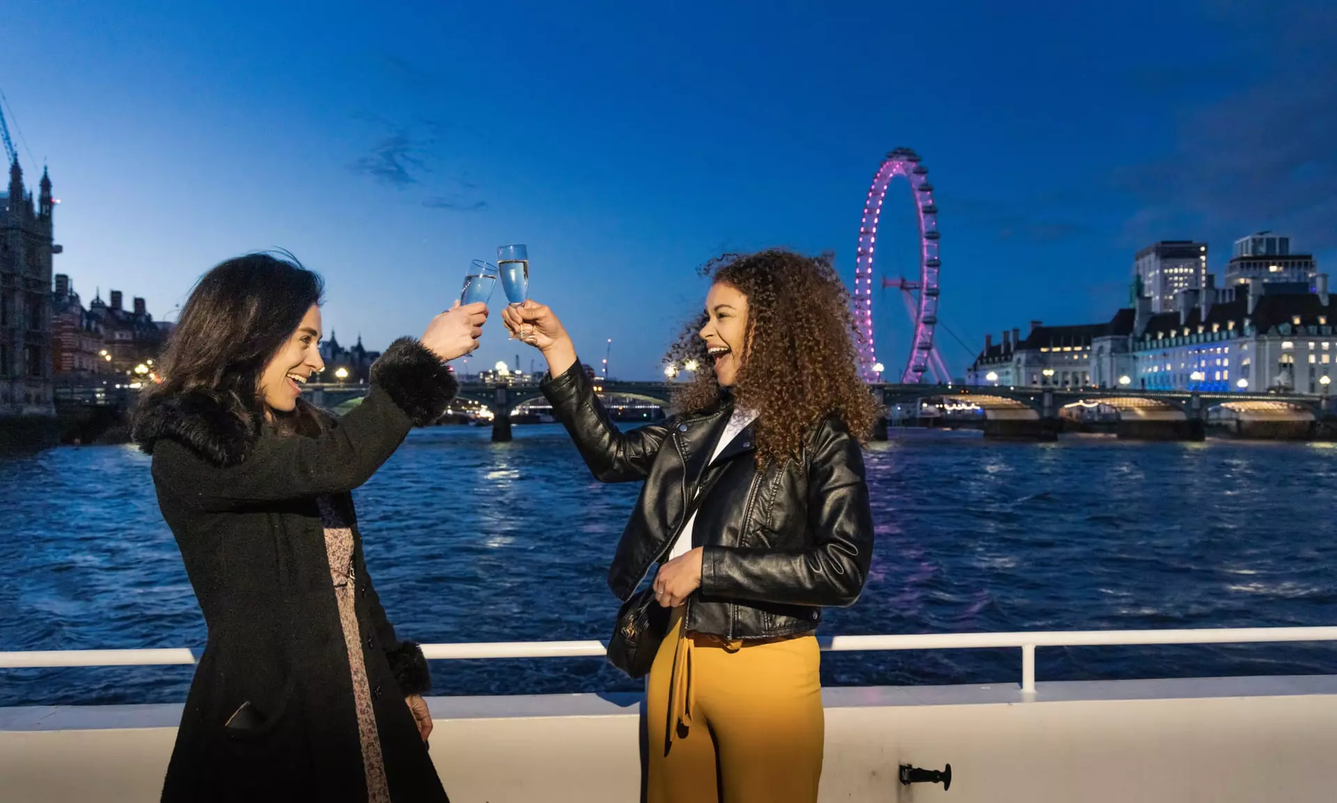 River cruise on the Thames with live music and canapés