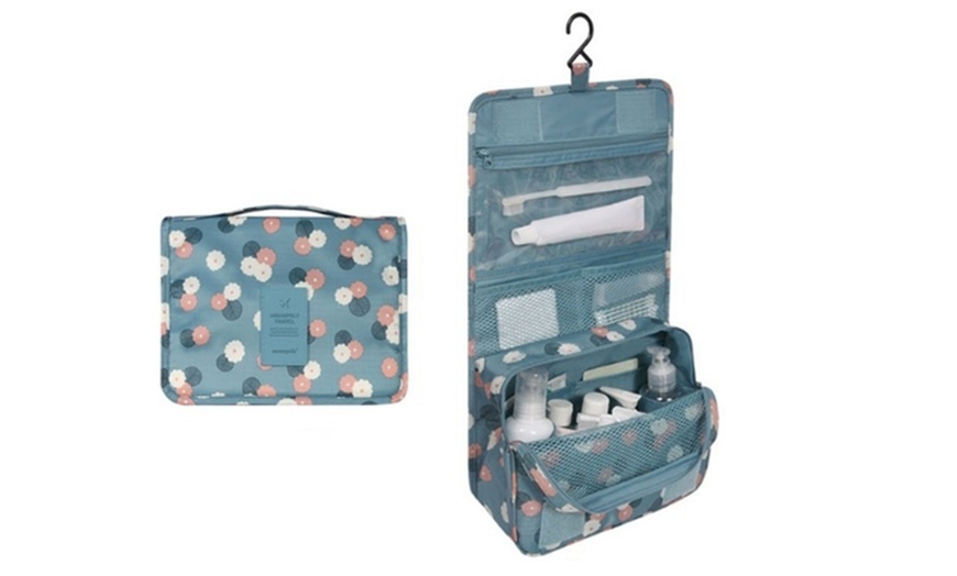 Image 2: Portable Hanging Toiletries Travel Storage Bag


