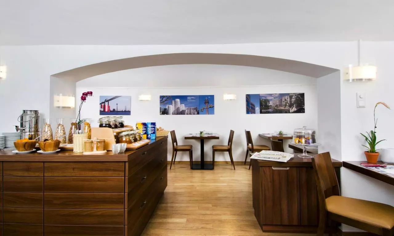 Düsseldorf: 2-3 Nächte mit Frühstück, Welcome Drink & VRR Ticket