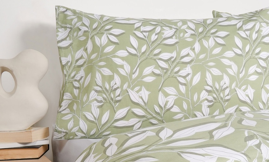 Image 8: Leaf Print Reversible Duvet Set