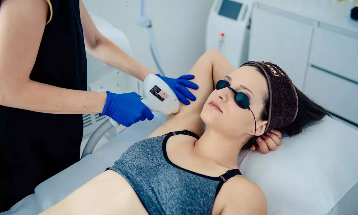 Depilacja medycznym laserem diodowym: 3 zabiegi od 199,99 zł i więcej opcji w Isabel Medical Day Spa w Katowicach - Primary Image