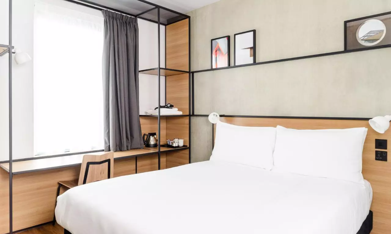 Somerset: Standard Double Room with En Suite and Breakfast