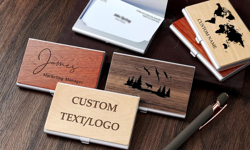 Image 5: Estuche para tarjetas de visita personalizable con tapa de madera