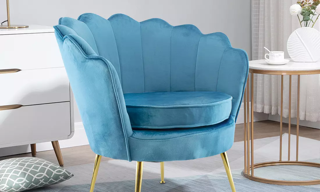 Poltrona con schienale a conchiglia