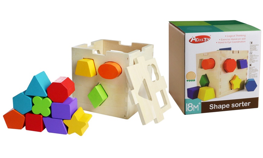 Image 6: Wooden Shape-Sorting Toy Box